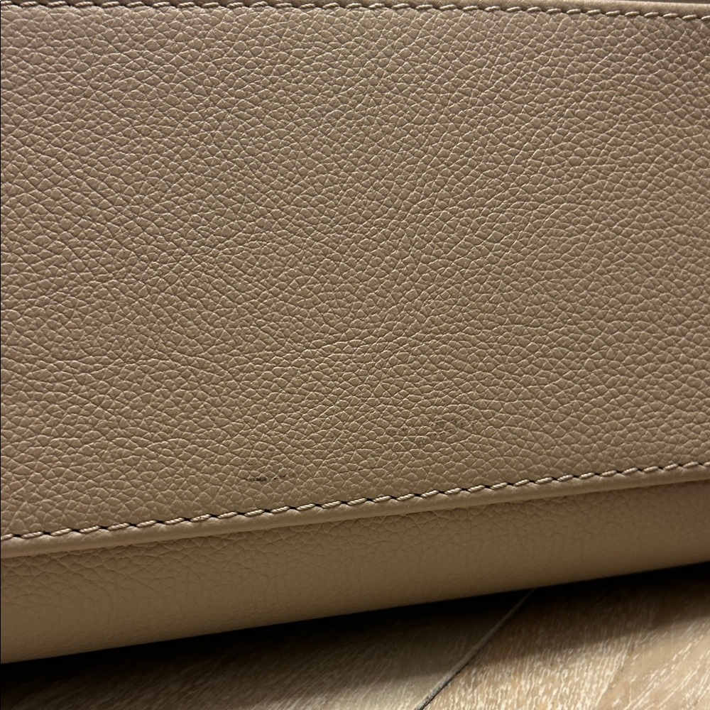 Louis Vuitton On my Side PM Greige - Picture 8 of 13